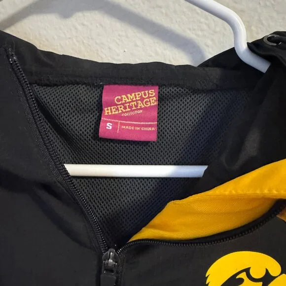Iowa Hawkeyes Black & Yellow Windbreaker Jacket | Small - Picture 2 of 5